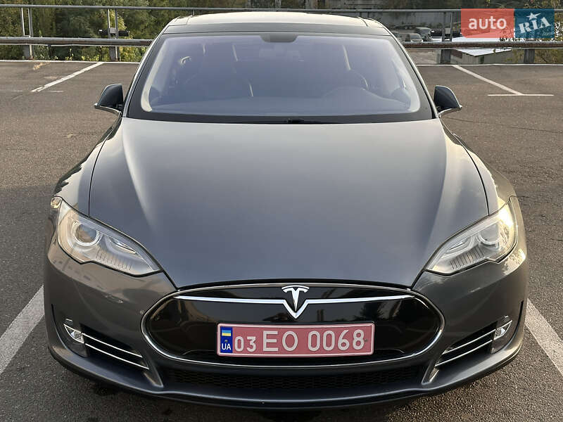 Лифтбек Tesla Model S 2014 в Киеве