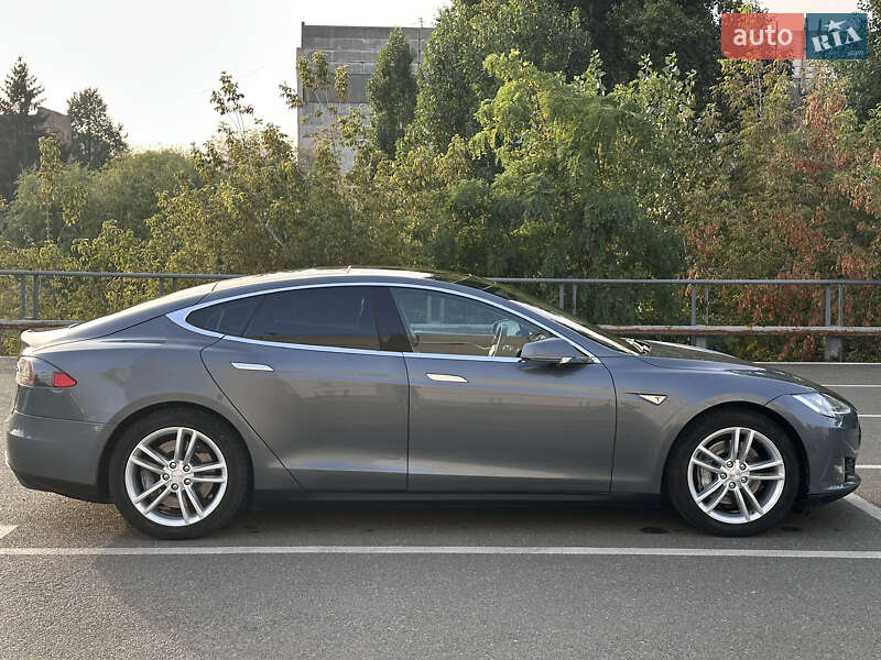 Лифтбек Tesla Model S 2014 в Киеве