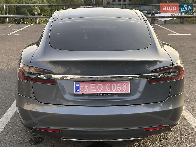Лифтбек Tesla Model S 2014 в Киеве