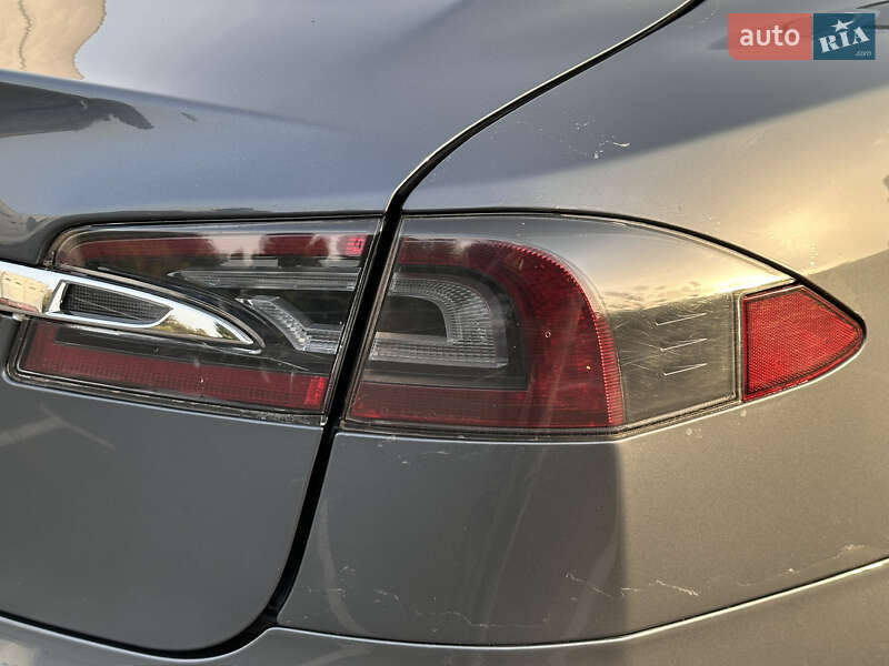 Лифтбек Tesla Model S 2014 в Киеве