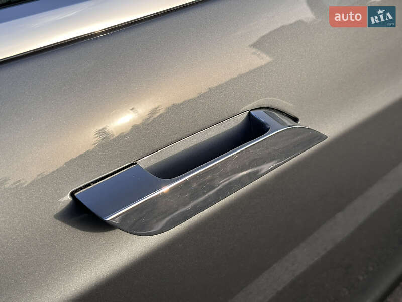 Лифтбек Tesla Model S 2014 в Киеве