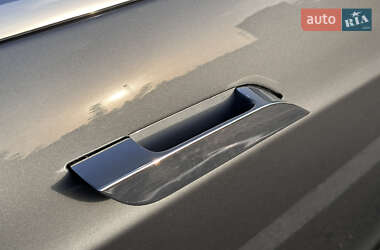 Лифтбек Tesla Model S 2014 в 