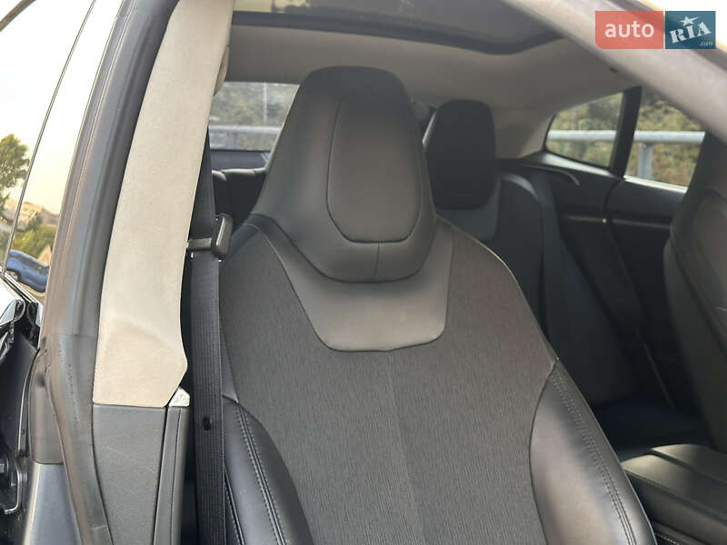 Лифтбек Tesla Model S 2014 в Киеве
