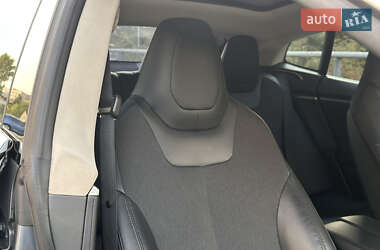 Лифтбек Tesla Model S 2014 в 