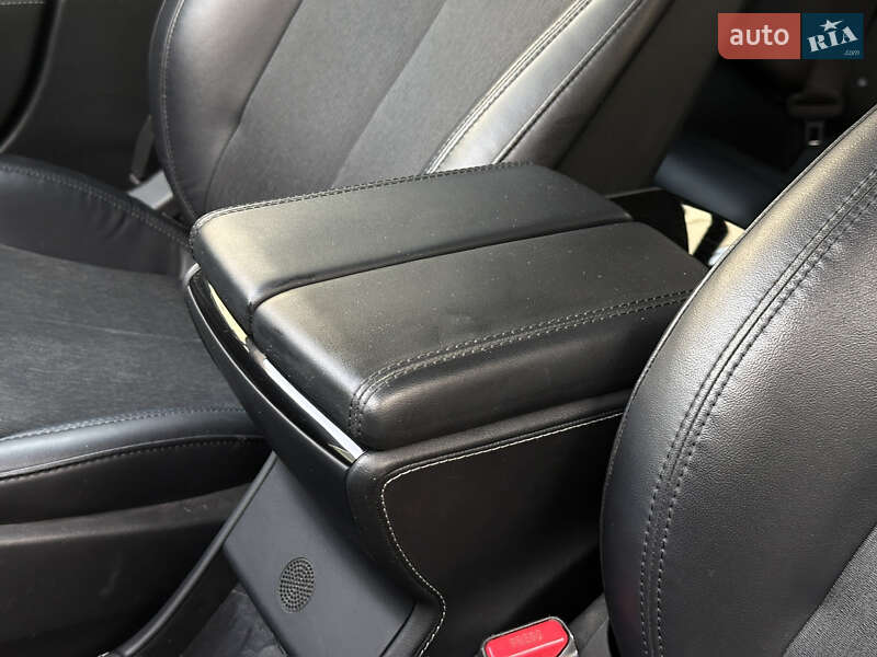 Лифтбек Tesla Model S 2014 в Киеве