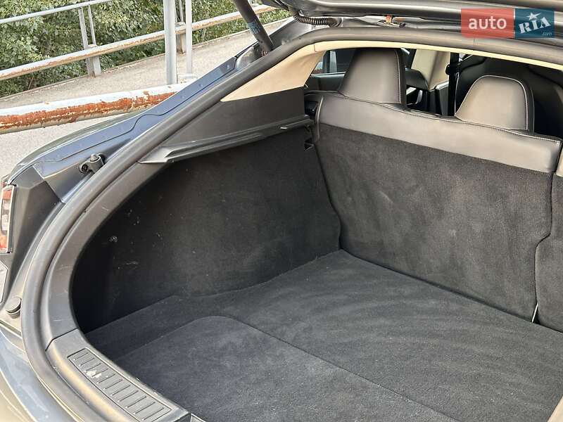 Лифтбек Tesla Model S 2014 в Киеве