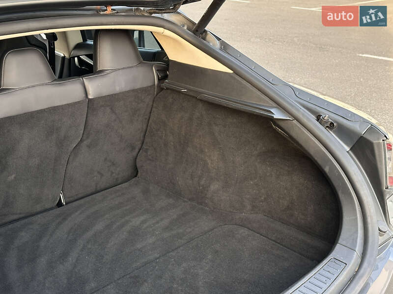 Лифтбек Tesla Model S 2014 в Киеве