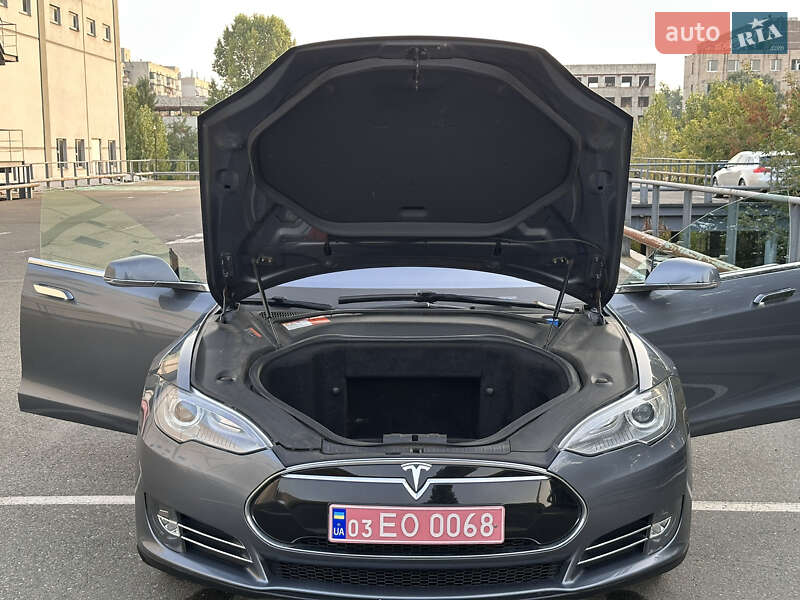 Лифтбек Tesla Model S 2014 в Киеве
