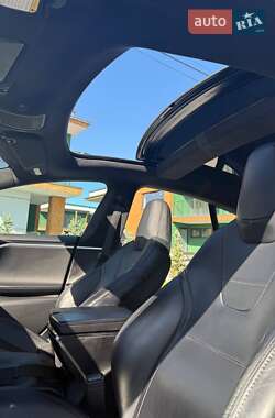 Лифтбек Tesla Model S 2016 в 