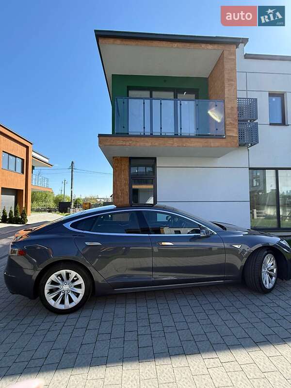 Ліфтбек Tesla Model S 2016 в Львові фото 8 Ліфтбек Tesla Model S 2016 в Львові