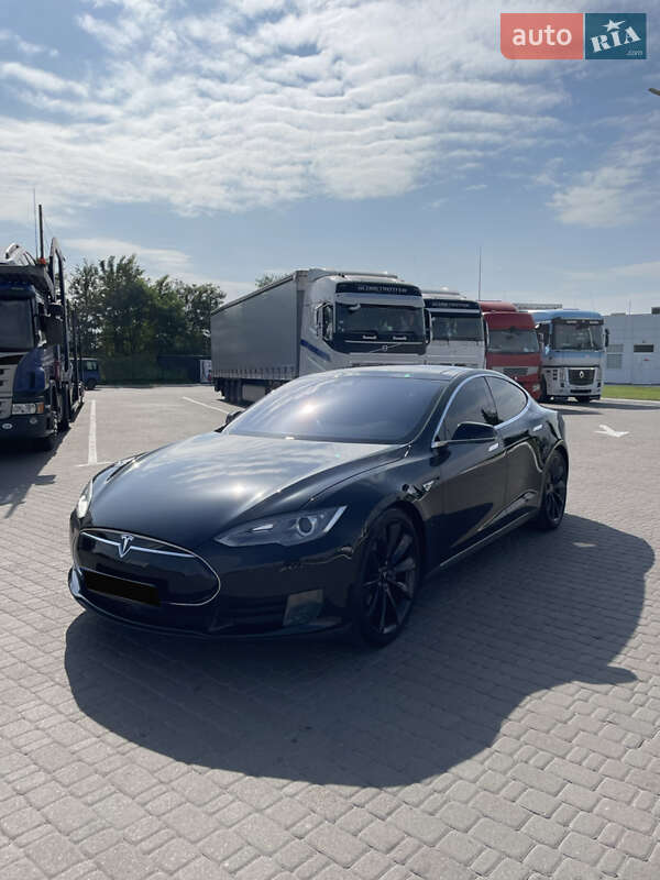 Лифтбек Tesla Model S 2015 в Ровно