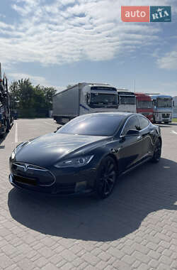 Лифтбек Tesla Model S 2015 в 