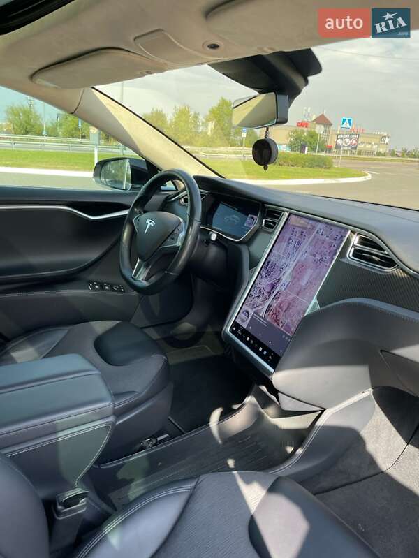 Лифтбек Tesla Model S 2015 в Ровно