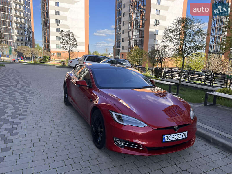 Tesla Model S 2020
