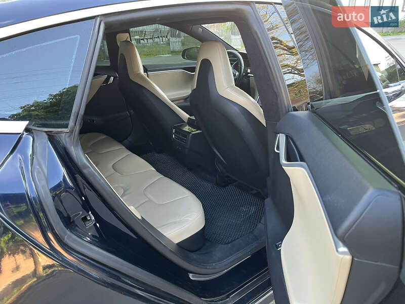 Ліфтбек Tesla Model S 2013 в Києві
