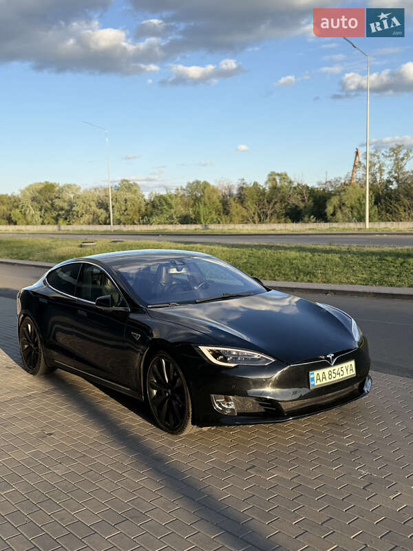 Лифтбек Tesla Model S 2015 в Киеве фото Лифтбек Tesla Model S 2015 в Киеве