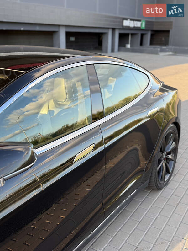 Лифтбек Tesla Model S 2015 в Киеве фото 3 Лифтбек Tesla Model S 2015 в Киеве