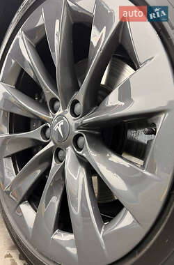 Лифтбек Tesla Model S 2020 в 