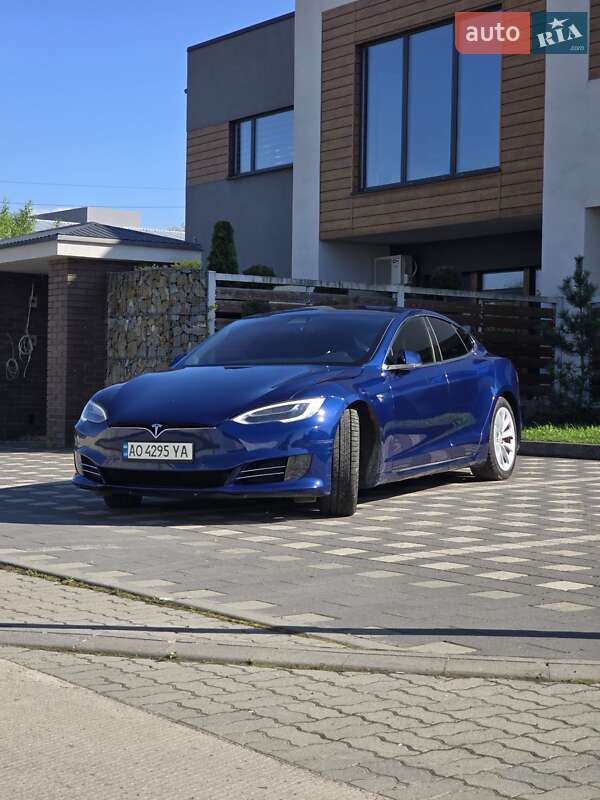 Лифтбек Tesla Model S 2017 в Стрые