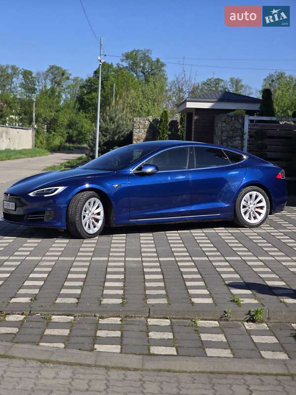 Лифтбек Tesla Model S 2017 в Стрые