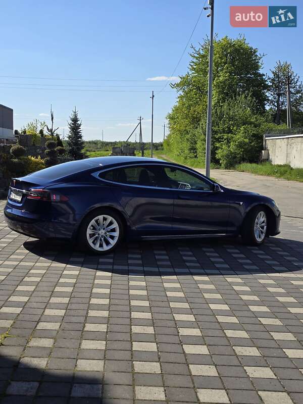 Лифтбек Tesla Model S 2017 в Стрые