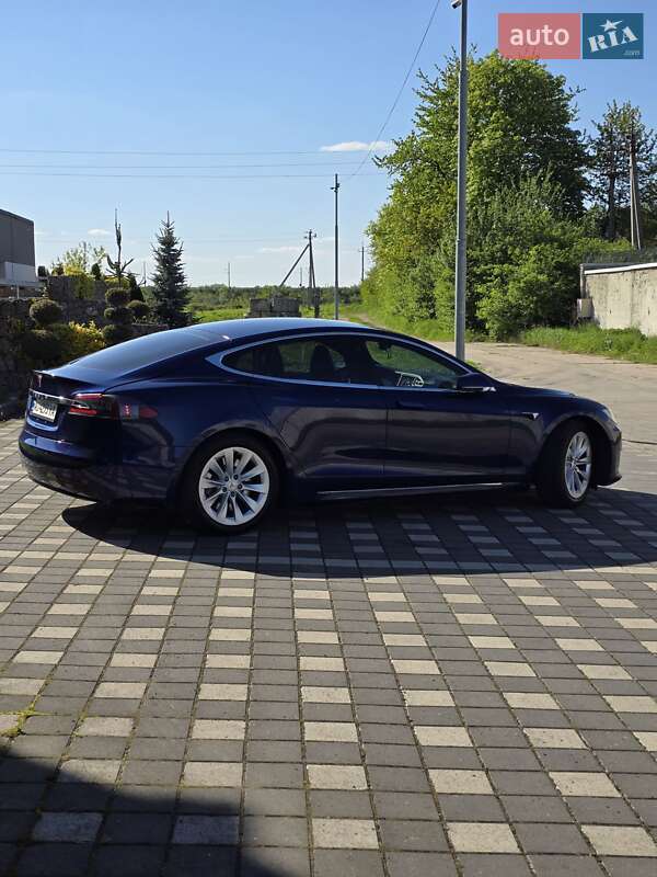 Лифтбек Tesla Model S 2017 в Стрые