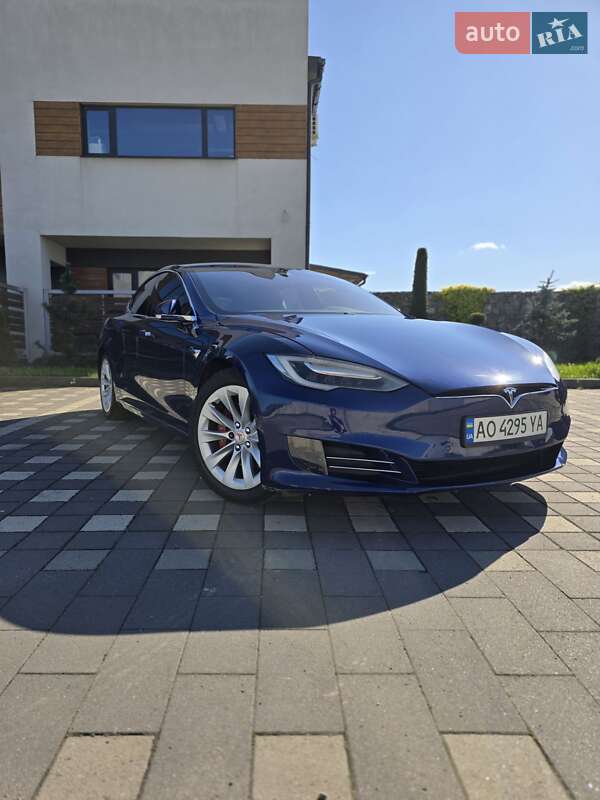 Лифтбек Tesla Model S 2017 в Стрые