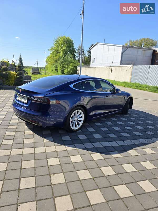 Лифтбек Tesla Model S 2017 в Стрые