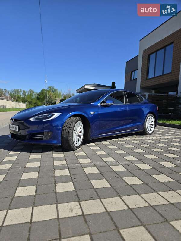Лифтбек Tesla Model S 2017 в Стрые