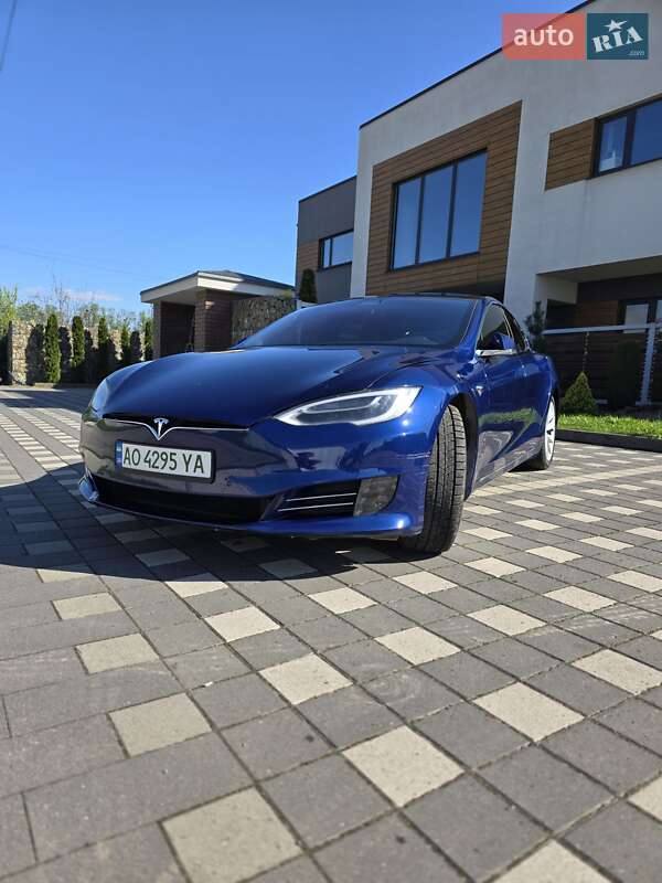 Лифтбек Tesla Model S 2017 в Стрые