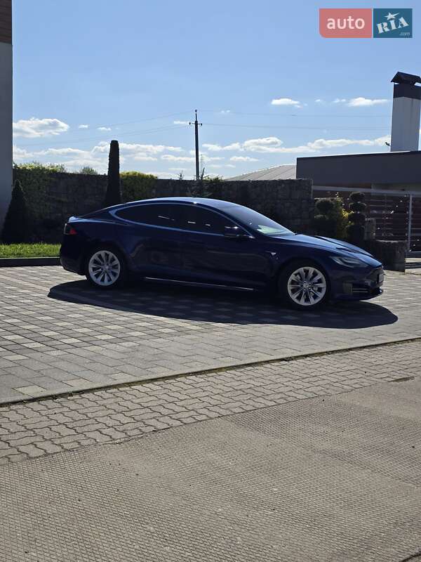 Лифтбек Tesla Model S 2017 в Стрые
