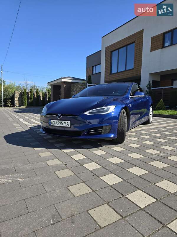Лифтбек Tesla Model S 2017 в Стрые