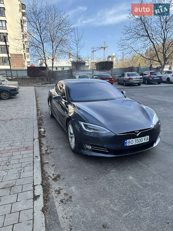 Лифтбек Tesla Model S 2018 в 