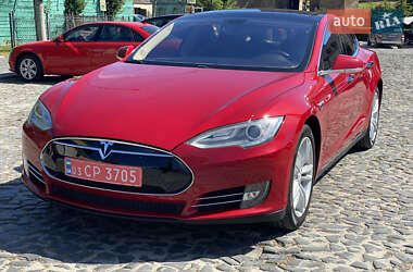 Лифтбек Tesla Model S 2013 в 