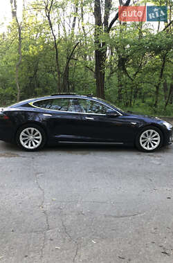 Лифтбек Tesla Model S 2015 в 