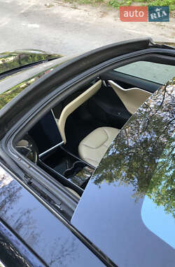 Лифтбек Tesla Model S 2015 в 