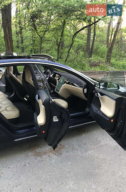 Лифтбек Tesla Model S 2015 в 