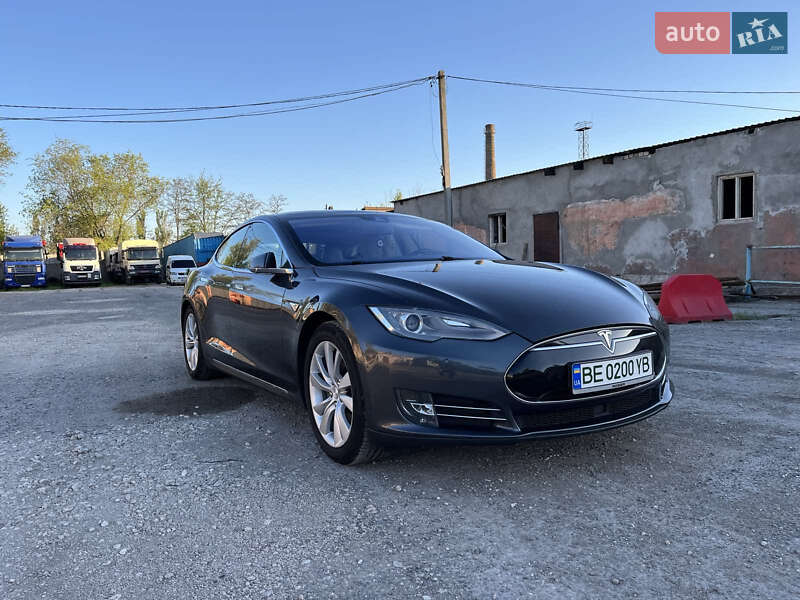 Лифтбек Tesla Model S 2016 в Николаеве