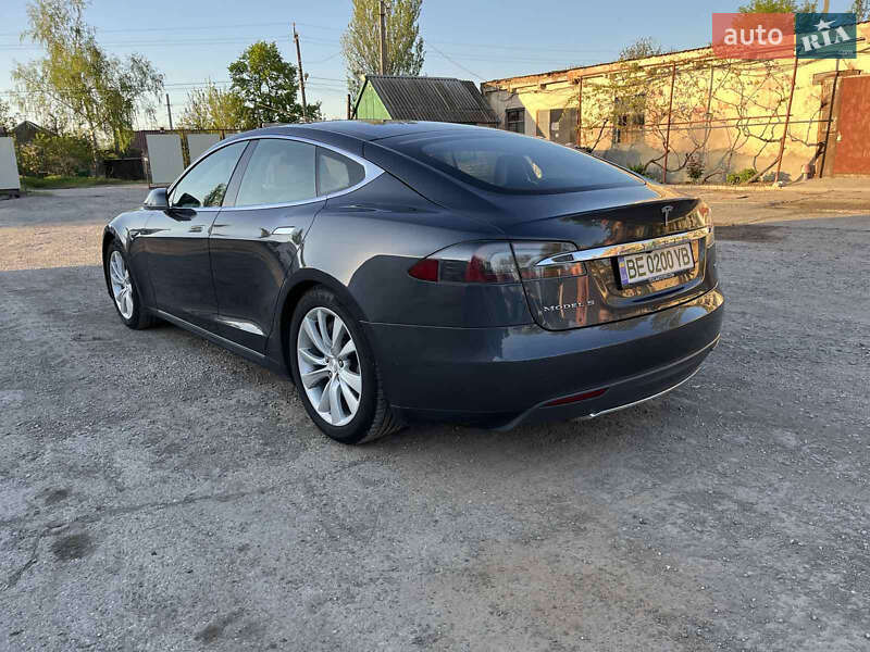Лифтбек Tesla Model S 2016 в Николаеве