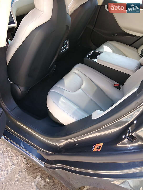 Лифтбек Tesla Model S 2016 в Николаеве