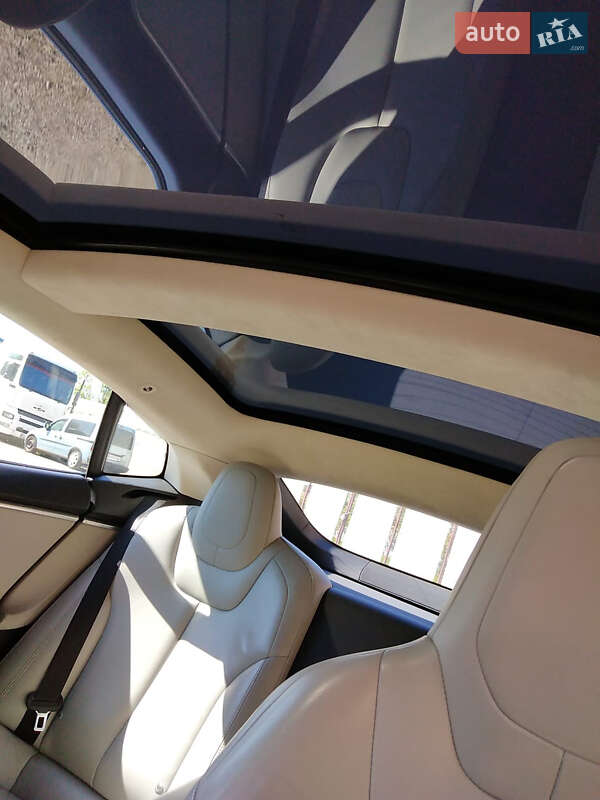 Лифтбек Tesla Model S 2016 в Николаеве