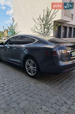 Лифтбек Tesla Model S 2015 в 
