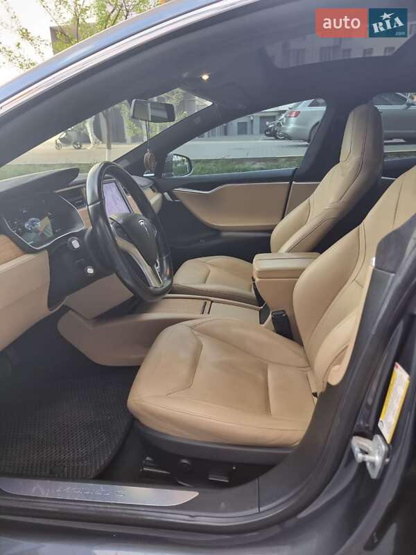 Лифтбек Tesla Model S 2015 в Виннице