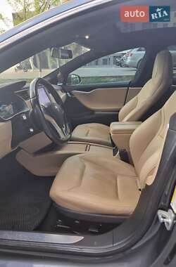 Лифтбек Tesla Model S 2015 в 