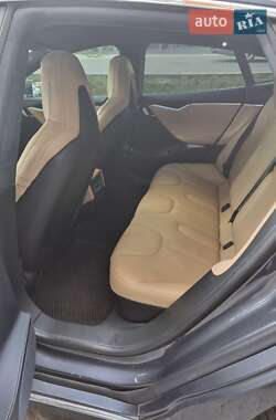 Лифтбек Tesla Model S 2015 в 