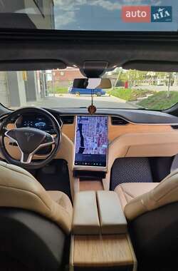 Лифтбек Tesla Model S 2015 в 