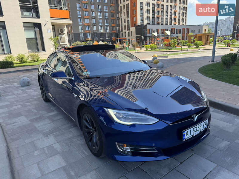 Лифтбек Tesla Model S 2016 в 