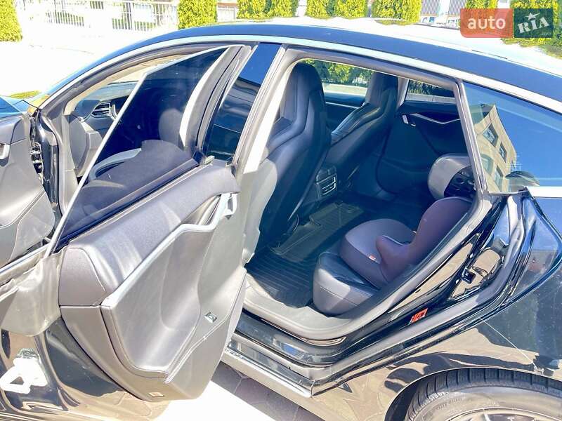 Лифтбек Tesla Model S 2015 в Броварах