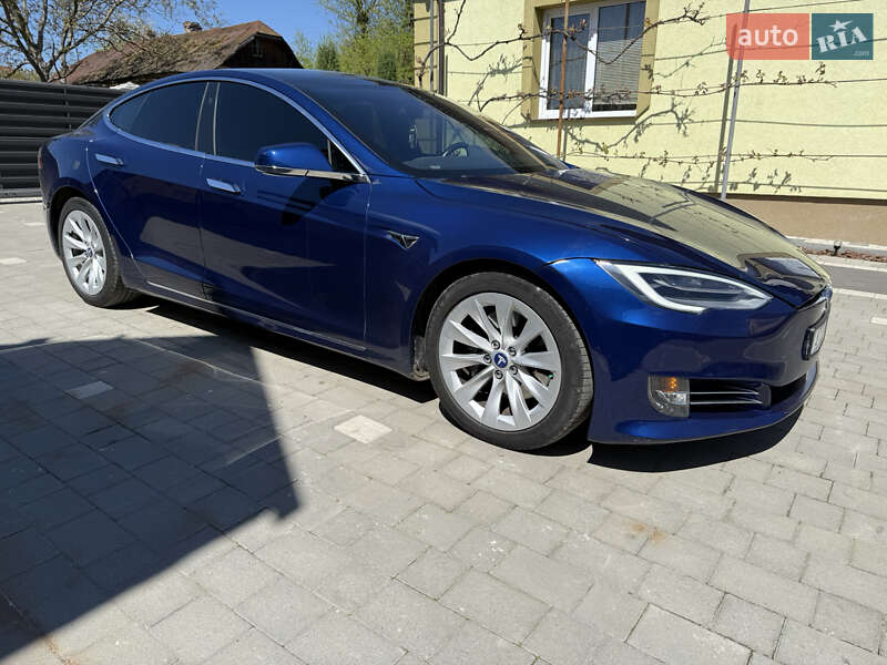 Лифтбек Tesla Model S 2017 в Ивано-Франковске