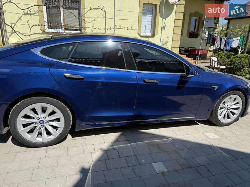 Лифтбек Tesla Model S 2017 в Ивано-Франковске